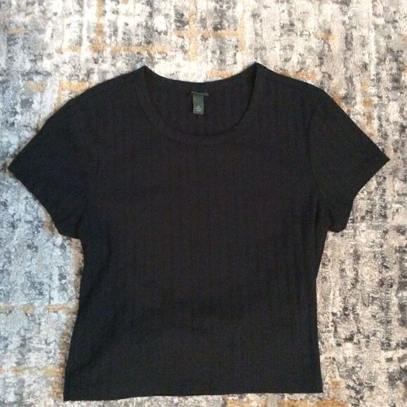 BUNDLE OF 4 SUPER CUTE, SIZE MEDIUM CROP TOPS! - Picture 6 of 7